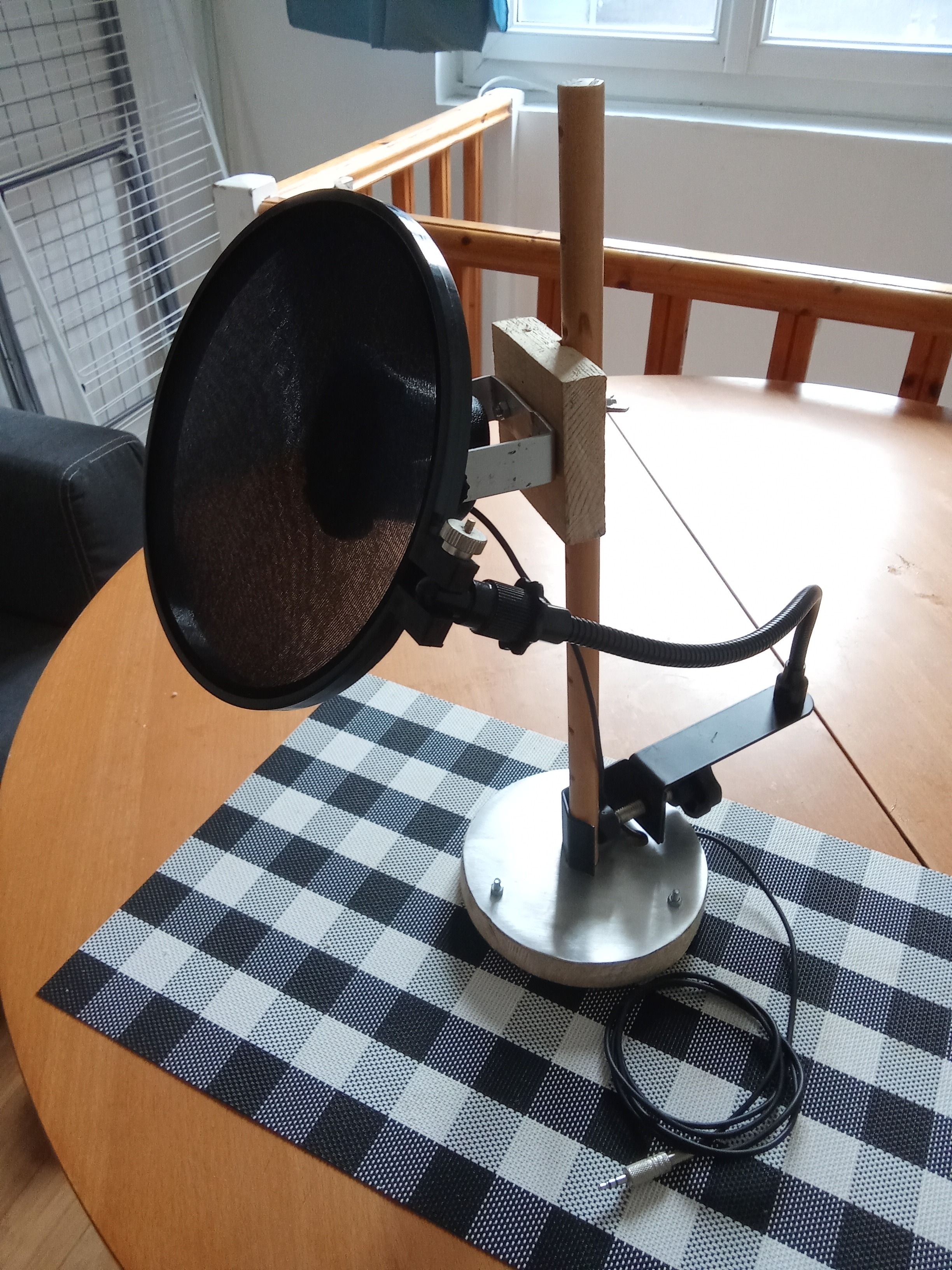 microphone mount with pop filter